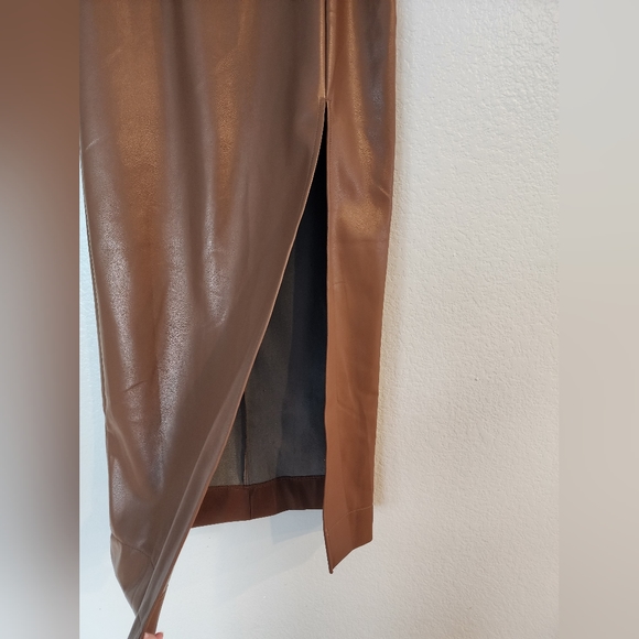 Commense Quiet Luxury Faux Leather Slit Midi Skirt - Picture 7 of 10